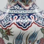 Handmade Ceramic Grand Vase (50cm) Ottoman Garden Red Roses and Scalloped Border Floor Vase - Image 3