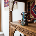 Handmade Ceramic Ottoman Kaftan Sculpture (12-15cm) - Brown "Sultan's Robe" with White Tulips - Cultural Shelf Decor - Image 2